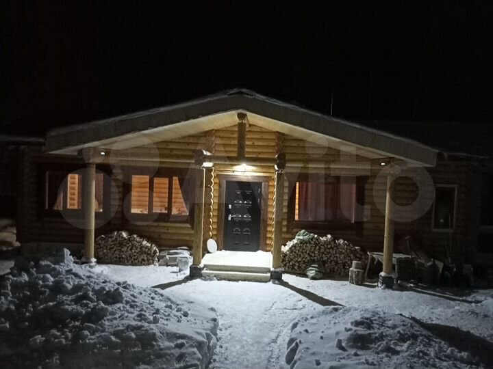 Коттедж 350 м² на участке 8 сот.