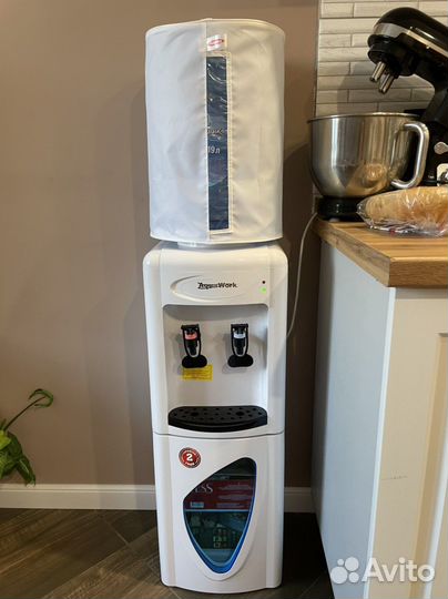 Кулер для воды напольный