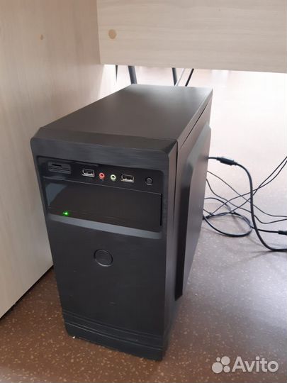 Продам офисную мебель и оргтехнику