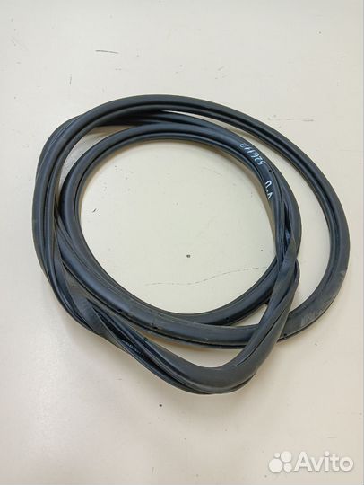Уплотнитель проема двери передней левой Audi Q7 4L