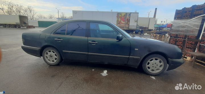 Mercedes-Benz E-класс 2.4 AT, 1998, 220 000 км