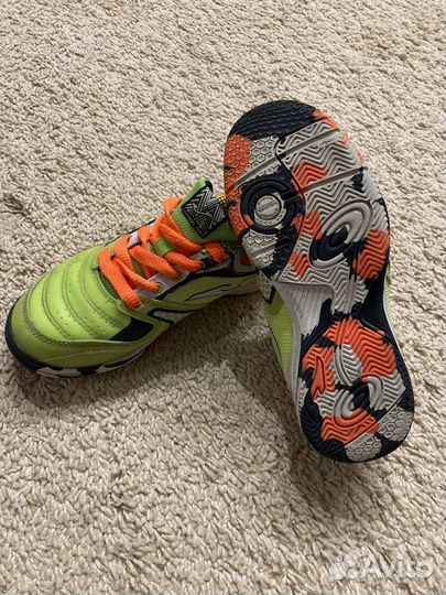 Футбольные бутсы для зала детские