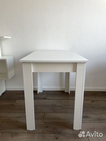 Стол белый 90х60
