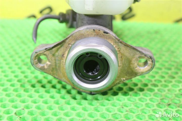 Главный тормозной цилиндр Toyota Camry Gracia