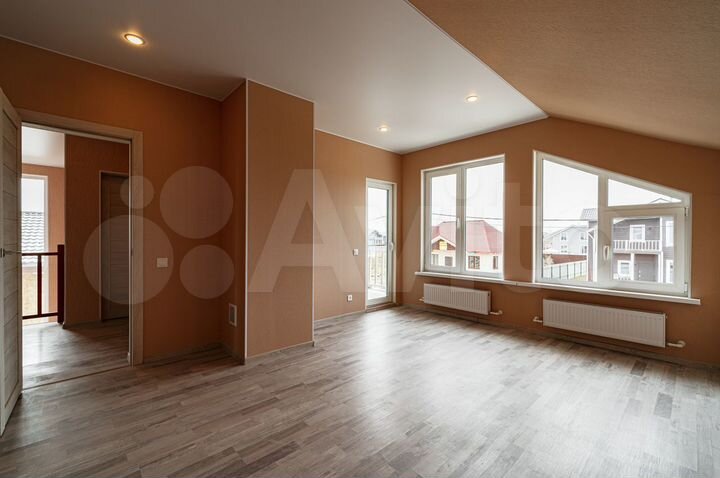 Дом 180 м² на участке 8 сот.