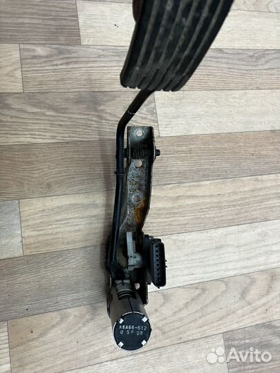 Педаль газа Mitsubishi Pajero 3 3,5 gdi v75w