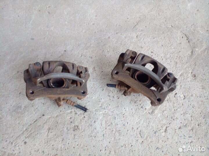 Суппорт тормозной задний Lexus GX460