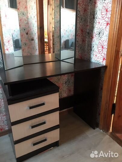 Туалетный столик с зеркалом бу