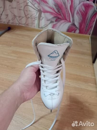 Коньки фигурные для девочки