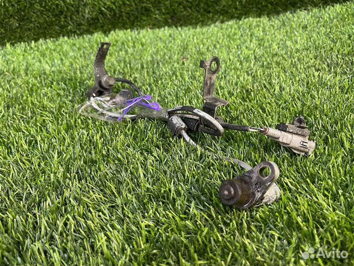 Датчик abs задний левый Toyota Granvia/Grand Hiace