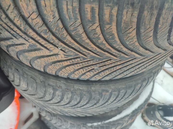 Michelin Alpin 5 215/45 R17