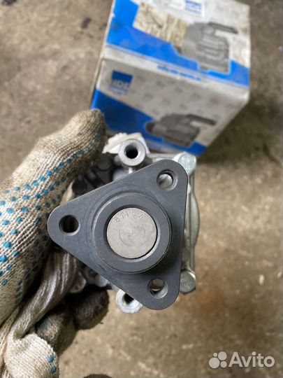 Насос гура ауди а8 д2 (048145155F)оригинал