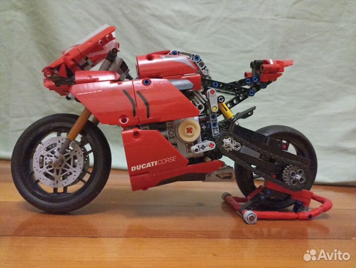Конструктор lego Technic 42107 Ducati Panigale V4