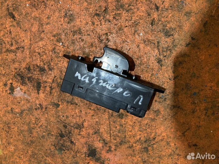 Кнопка стеклоподъемника Mitsubishi pajero/montero