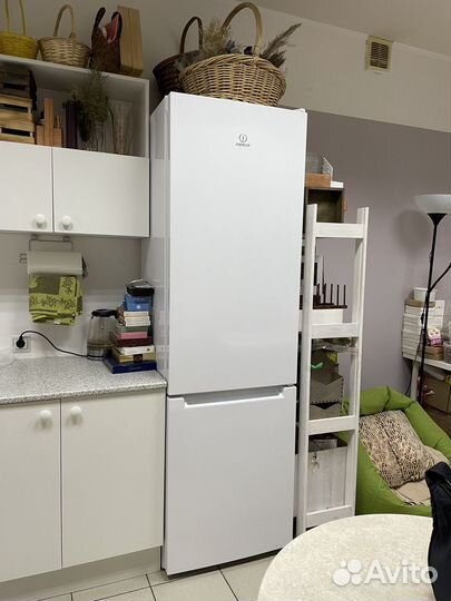 Холодильник двухкамерный indesit