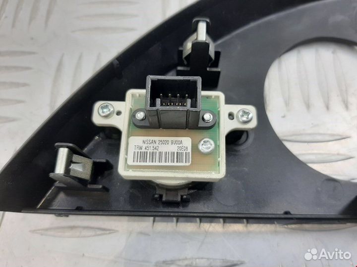 Кнопка аварийной сигнализации Nissan Note E11 2008