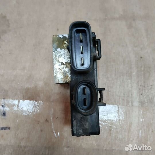 Блок управления вентилятором Toyota Corolla E150