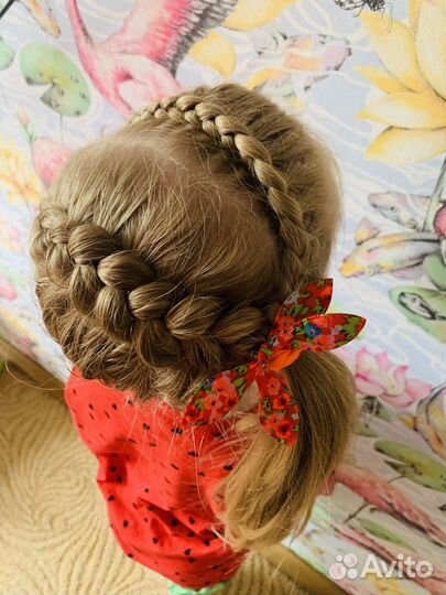 Плетение кос несложные, причёски