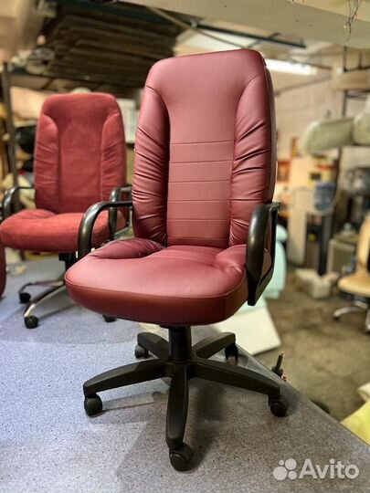 Офисное кресло