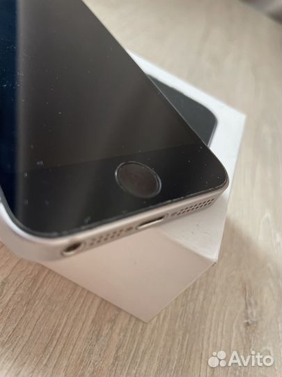 iPhone SE, 32 ГБ