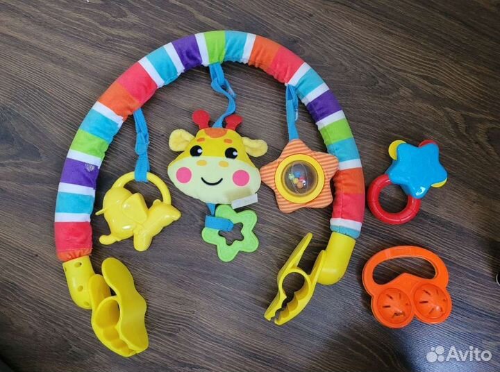 Дуга с игрушками