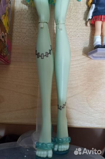 Кукла Монстер Хай и аниме фигурка