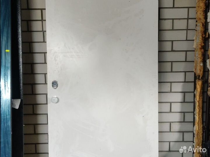 Металлическая дверь бу 212см на 96см