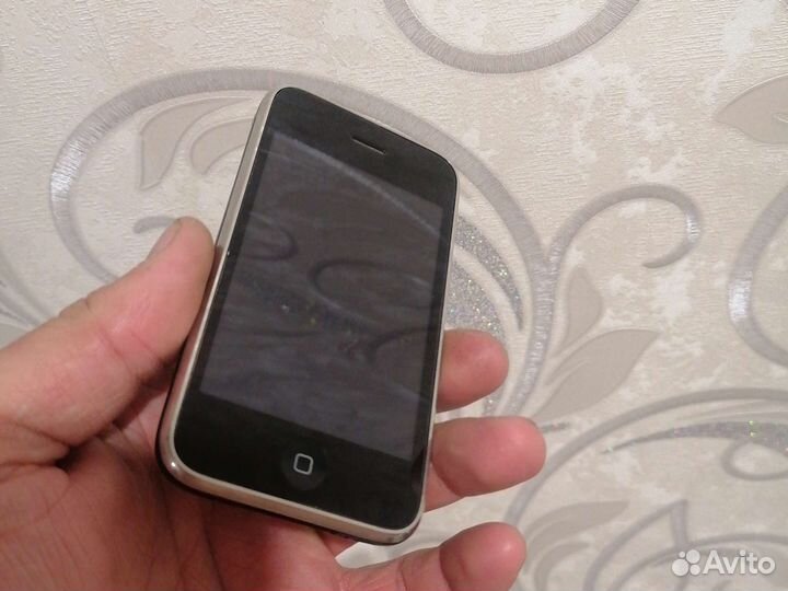 Телефон iPhone 3gs