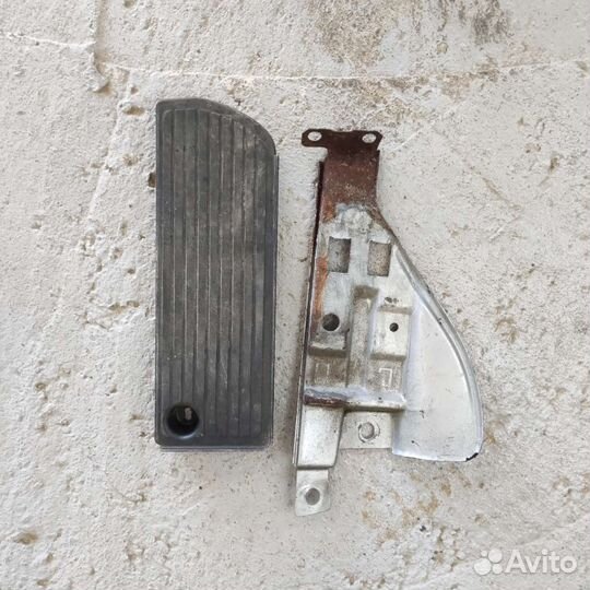 Опора под левую ногу Audi 80 B4