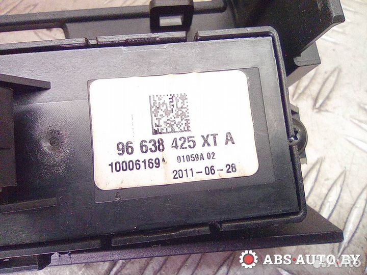 Блок кнопок Peugeot 3008 2011 96638425XT