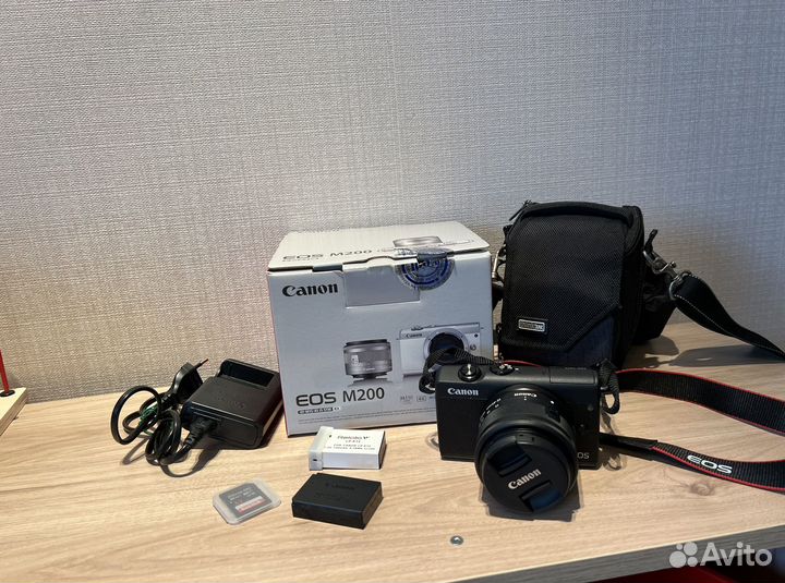 Canon eos m200