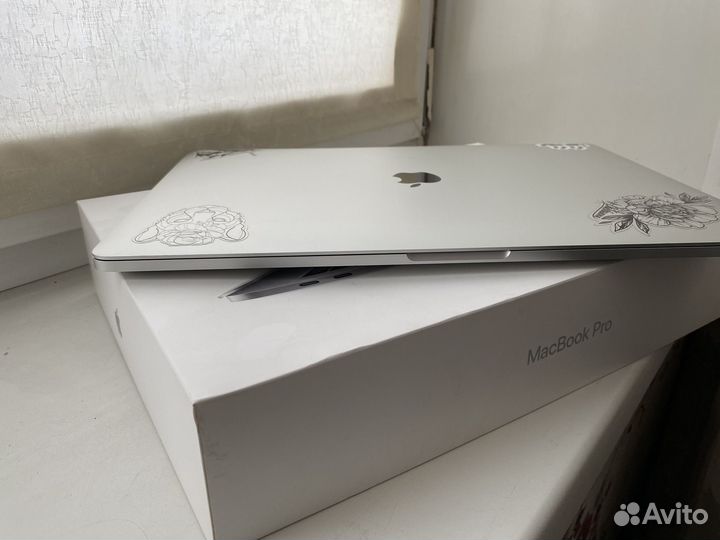 Apple MacBook pro 15 2017 touch bar i7/16/256