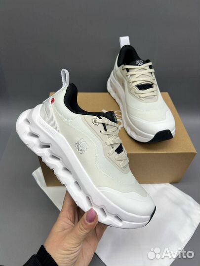 Loewe кроссовки женские