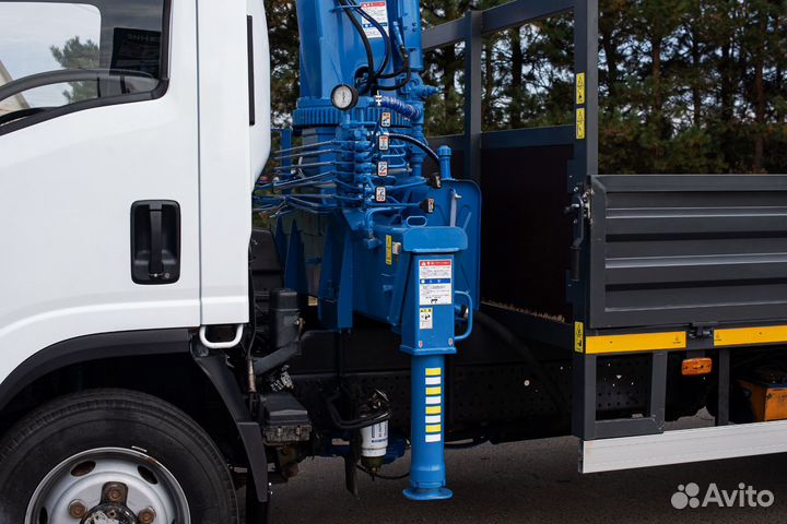 Isuzu Elf (N-series) с КМУ, 2013