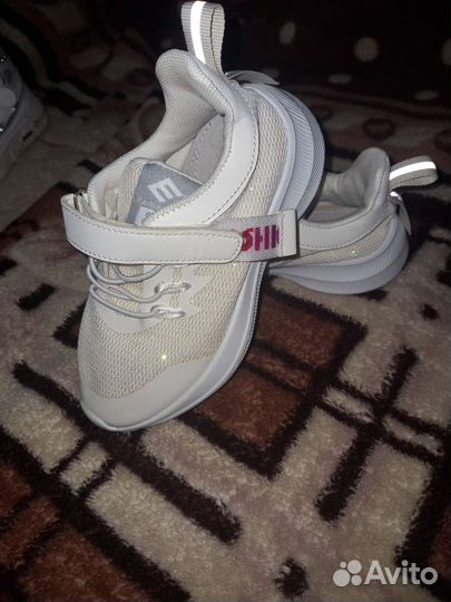 Кроссовки для девочки