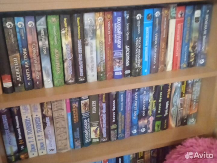 Книги фантастика много
