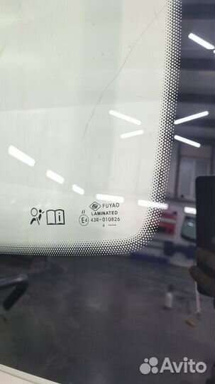 Лобовое стекло Опель Астра Н с датчиком дождя Б/У