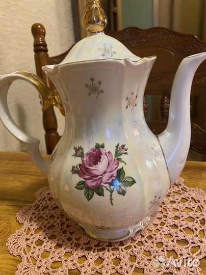 Фарфоровый чайник от сервиз «Роза»
