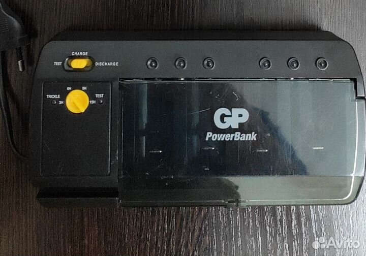 Топовое зарядное GP PowerBank S320 NiMH + фонарь