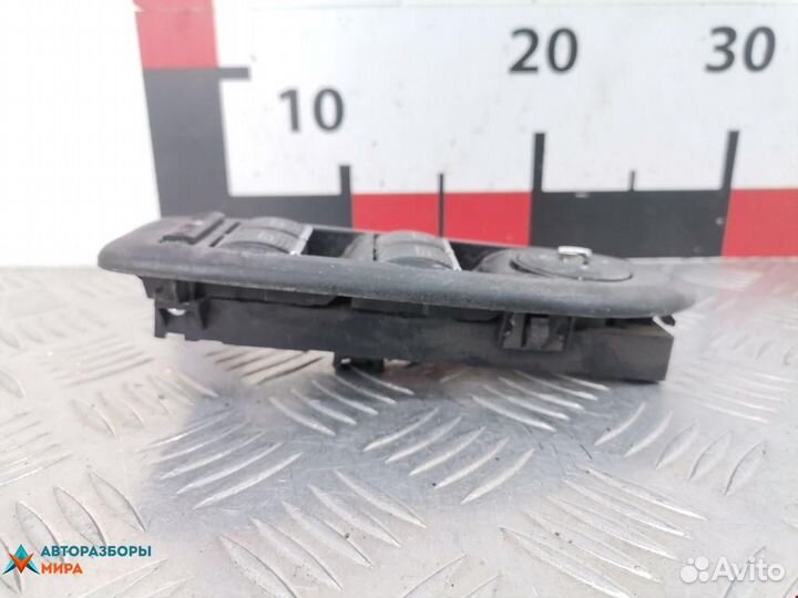 Блок управления стеклоподъемниками Ford Kuga 2011