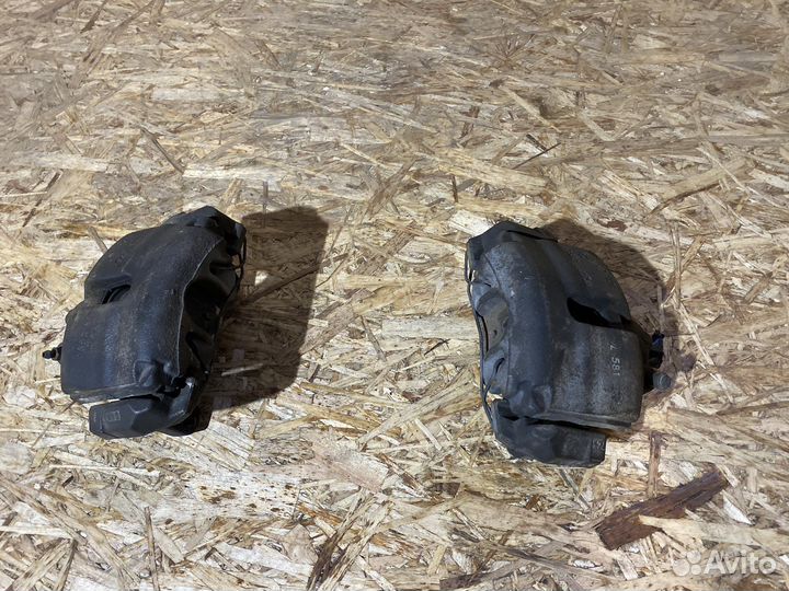 Суппорт тормозной передний VW Passat B6 B7 05-15