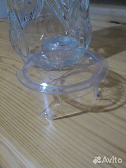 Стеклянный кувшин с крышкой