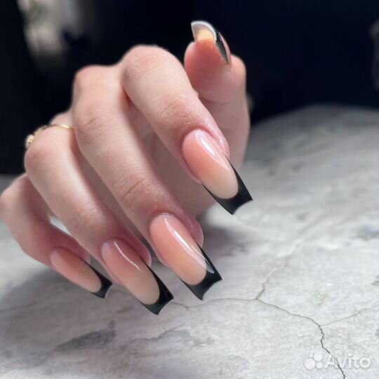 Маникюр и педикюр