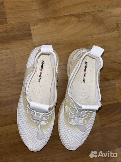 Кроссовки женскиелетние 37