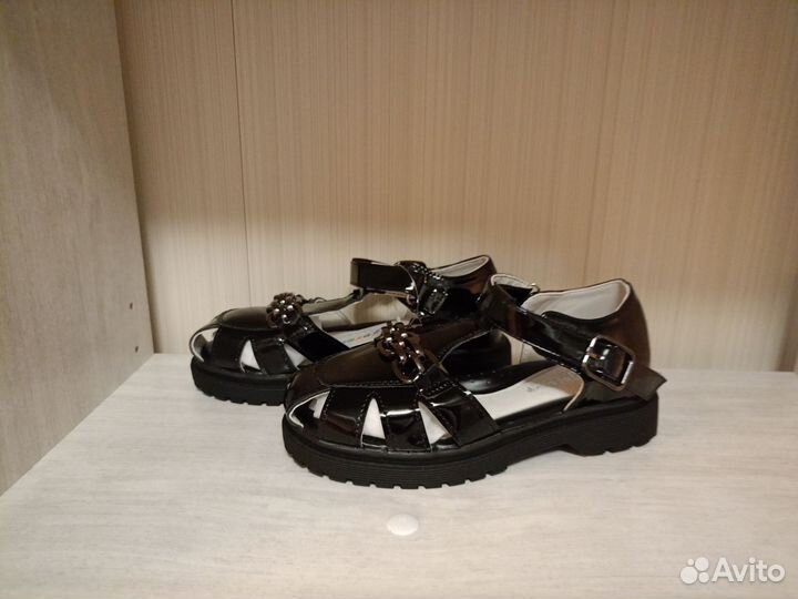 Новые детские туфли / босоножки