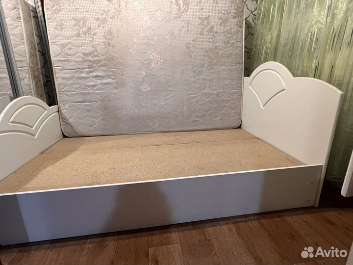 Кровать двуспальная