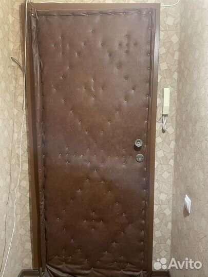 Дверь входная деревянная