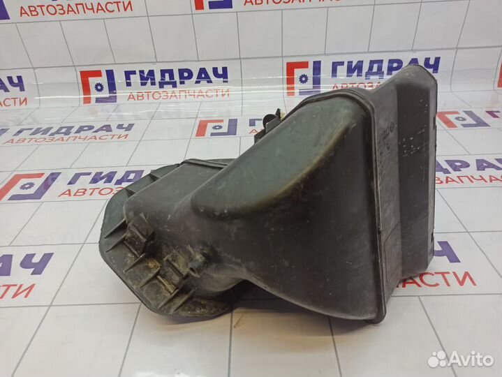 Воздухозаборник Volkswagen Touareg (GP) 7L0819049