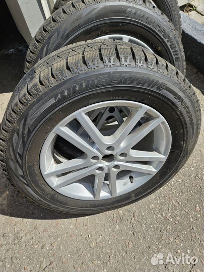 Bridgestone Blizzak Revo GZ 215/60 R16