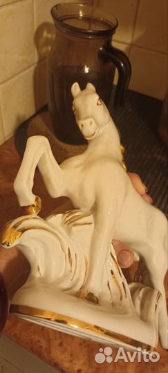 Фарфоровый конь